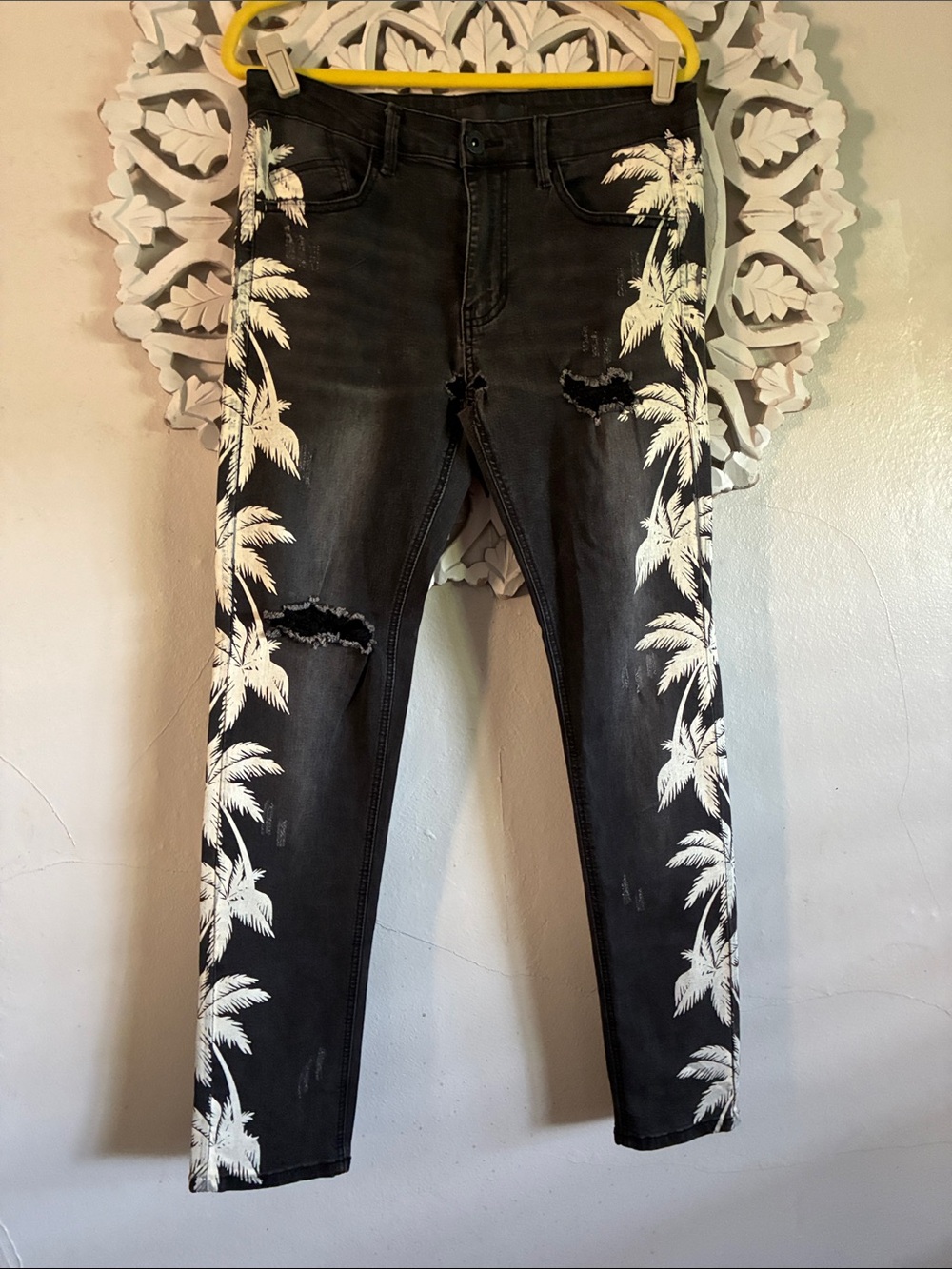 Women Black Skinny Jeans with White Palm Print